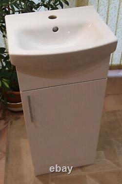 Bathroom Vanity Unit and Sink Basin Cabinet White Height 880mm RRP £140 @ B&Q