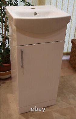 Bathroom Vanity Unit and Sink Basin Cabinet White Height 880mm RRP £140 @ B&Q