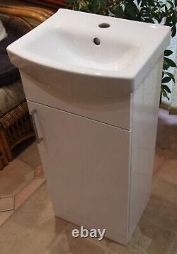 Bathroom Vanity Unit and Sink Basin Cabinet White Height 880mm RRP £140 @ B&Q