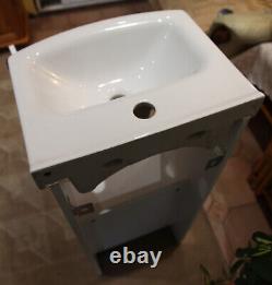 Bathroom Vanity Unit and Sink Basin Cabinet White Height 880mm RRP £140 @ B&Q