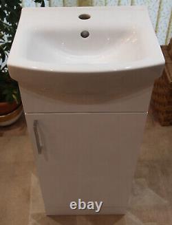 Bathroom Vanity Unit and Sink Basin Cabinet White Height 880mm RRP £140 @ B&Q