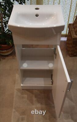 Bathroom Vanity Unit and Sink Basin Cabinet White Height 880mm RRP £140 @ B&Q