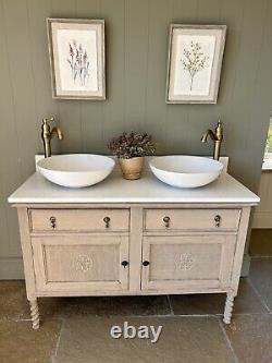 Bathroom double sink vanity unit