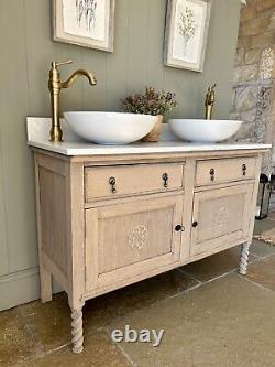 Bathroom double sink vanity unit