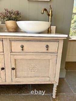 Bathroom double sink vanity unit