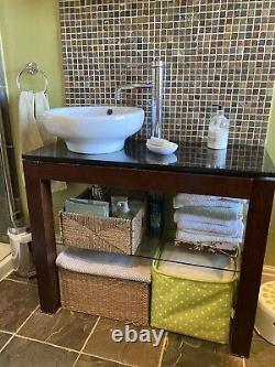 Bathroom sink vanity unit