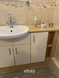 Bathroom vanity unit sink