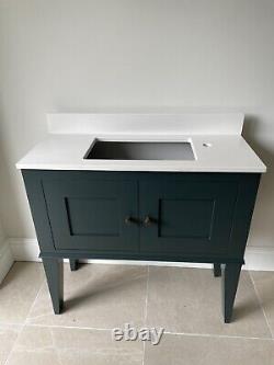 Beautiful brand new bespoke Parker Howley bathroom vanity unit, incl. Sink & tap