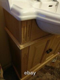 Heritage Vanity Unit With Heritage Basin And Taps